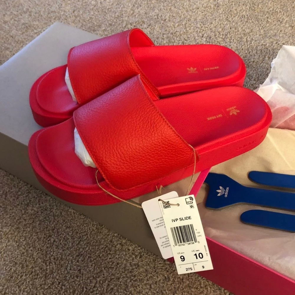 Brand new with tags Ivy Park slides. Size 9 mens/10 women’s